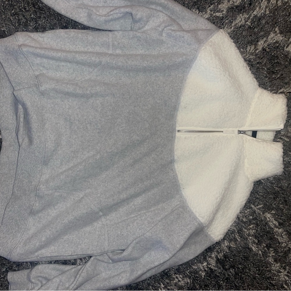 AERIE quarter zip sherpa pullover, never worn, size large but Oversized!